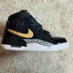 Nike Black and Gold High-Top Sneakers Jordon 312
